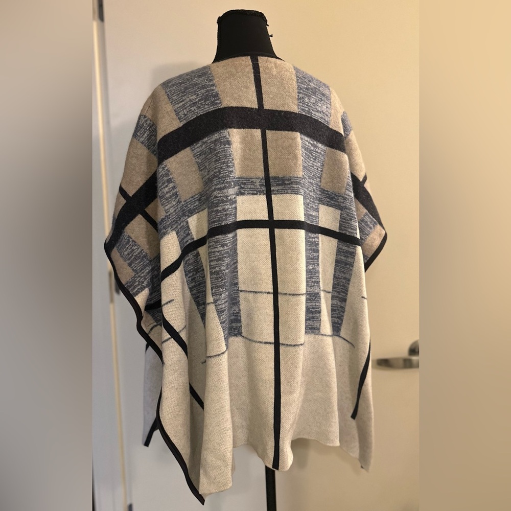 Lafayette 148 New York Open Front Wool Blend Poncho. Size S - Picture 3 of 11